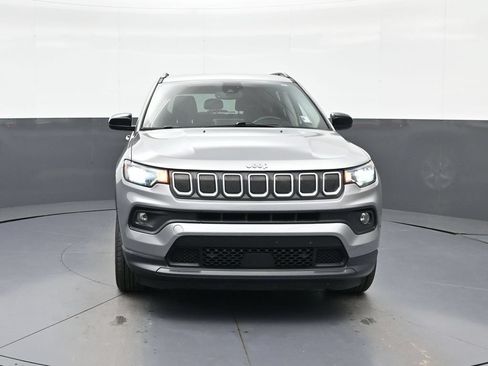 Used 2022 Jeep Compass Latitude w/ Convenience Group AWD/4WD image 3