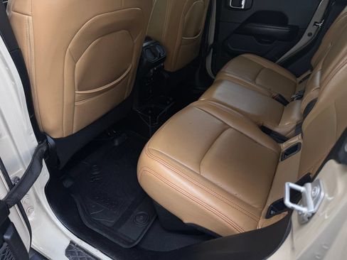 Used 2020 Jeep Gladiator Rubicon AWD/4WD image 34