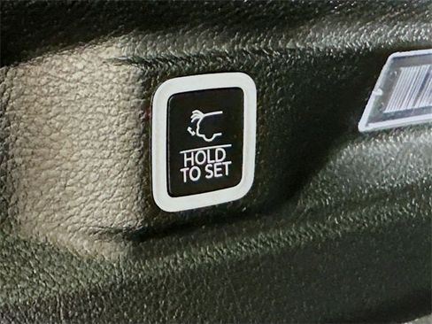 Used 2023 Jeep Grand Cherokee L Laredo image 11