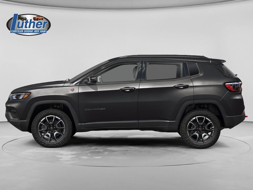 Used 2025 Jeep Compass Trailhawk AWD/4WD image 3