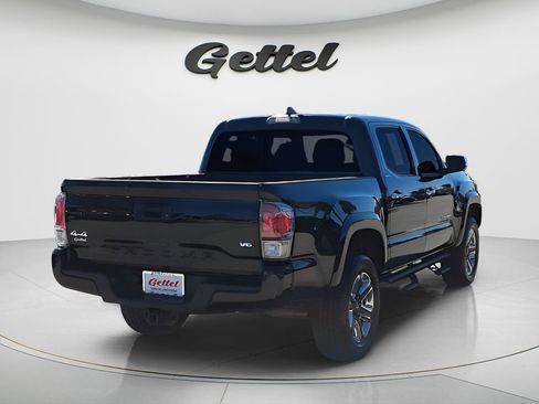 Used 2016 Toyota Tacoma Limited w/ Towing Package image 3