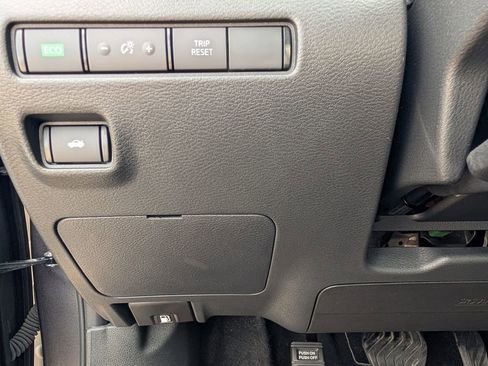 Used 2025 Nissan Sentra SV w/ All-Weather Package FWD image 31
