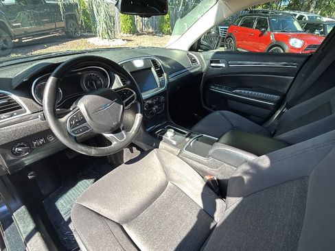 Used 2019 Chrysler 300 Touring w/ Sport Appearance Package image 13