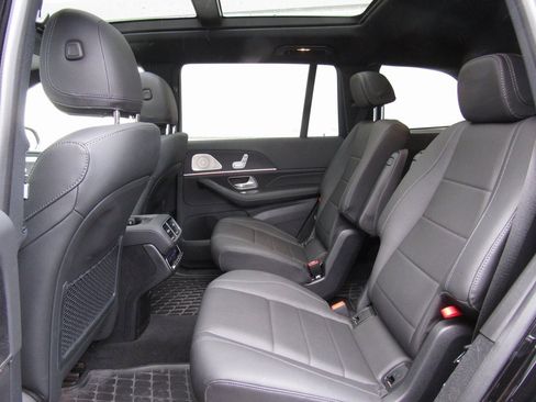 Certified 2025 Mercedes-Benz GLS 450 4MATIC image 15