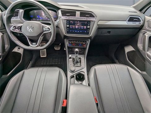 Certified 2024 Volkswagen Tiguan SE R-Line image 17