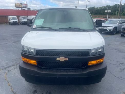Used 2021 Chevrolet Express 3500 w/ Driver Convenience Package RWD image 2