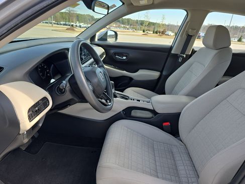 Used 2023 Honda HR-V LX image 13