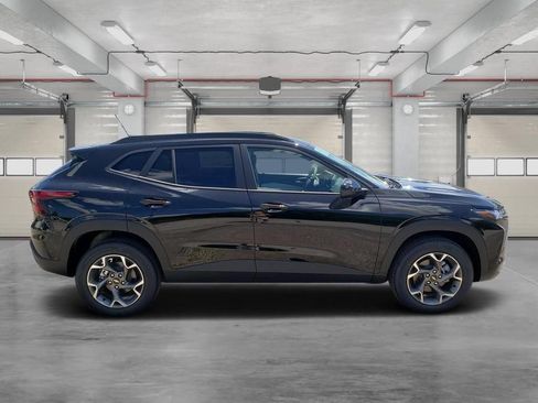 New 2026 Chevrolet Trax LT FWD image 2