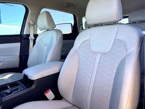 Used 2025 Kia Sorento S image 13