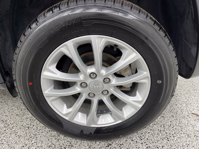 Used 2021 Jeep Cherokee Latitude FWD image 14