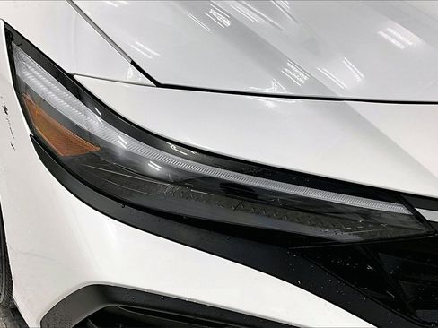 Used 2024 Hyundai Elantra SEL image 28