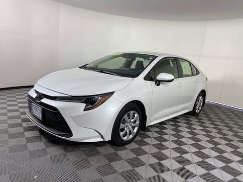 Used 2023 Toyota Corolla LE w/ Carpet Mat Package (TMS) FWD image 4
