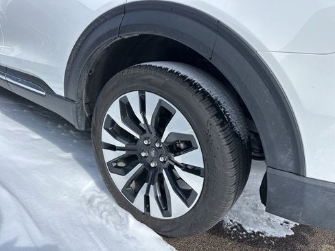 Used 2025 Ford Explorer Platinum w/ Ultimate Package image 15