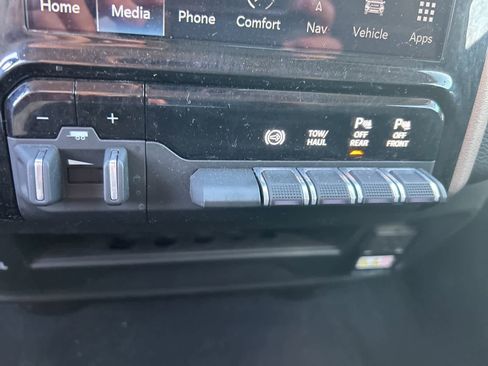 Used 2024 RAM 2500 Laramie image 38