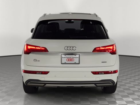 Used 2023 Audi Q5 Premium w/ Convenience Package image 10
