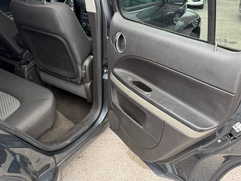 Used 2010 Chevrolet HHR LT image 21
