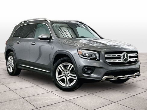 Used 2022 Mercedes-Benz GLB 250 4MATIC image 2