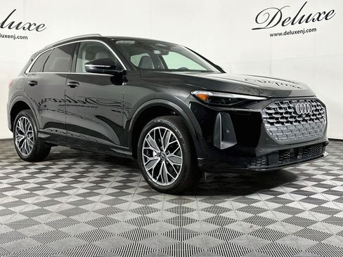 Used 2025 Audi Q5 Premium Plus AWD/4WD image 1