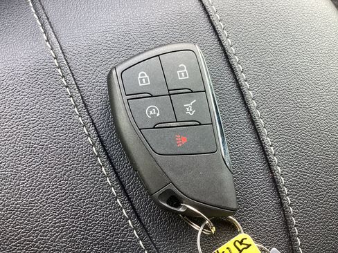 Used 2025 Chevrolet Traverse LT FWD image 33