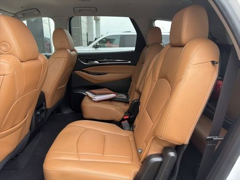 Used 2019 Buick Enclave Essence image 9