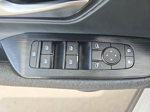 Used 2025 Nissan Kicks SV FWD image 31