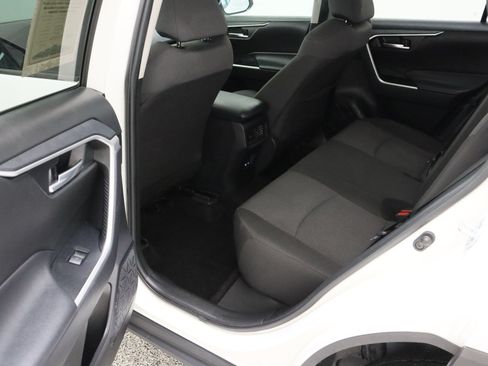 Used 2025 Toyota RAV4 XLE FWD image 27