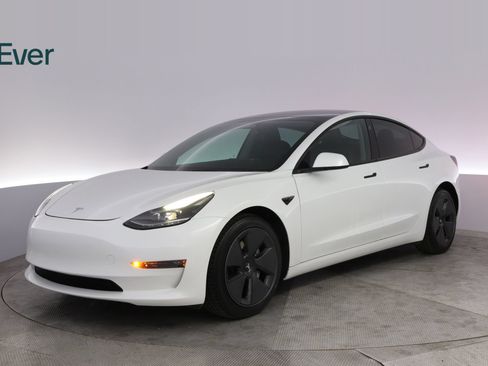 Used 2023 Tesla Model 3 Standard Range RWD image 2