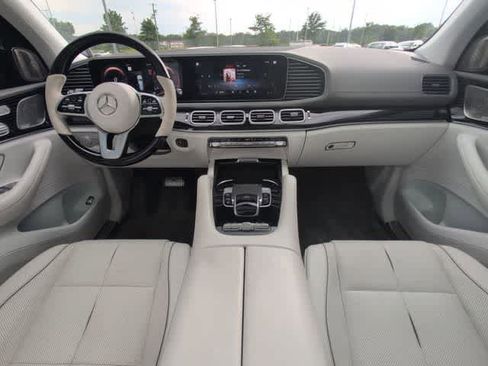 Used 2023 Mercedes-Benz Maybach GLS 600 4MATIC image 14