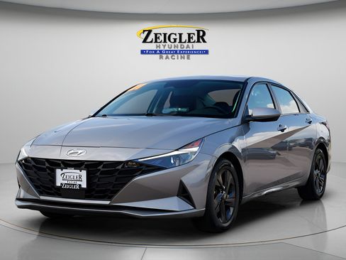 Certified 2021 Hyundai Elantra SEL w/ Convenience Package FWD image 3