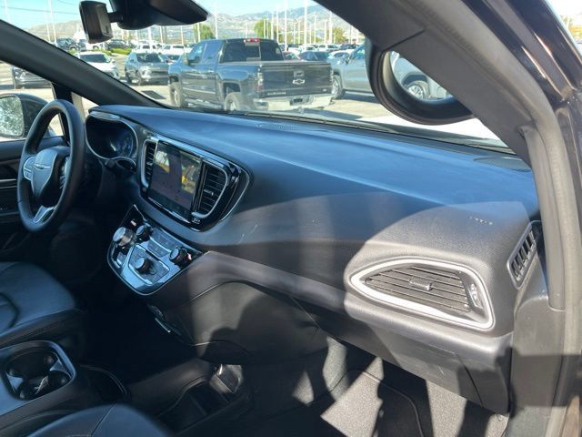 Used 2025 Chrysler Pacifica Select FWD image 17
