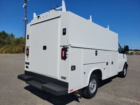 New 2025 GMC Savana 3500 w/ Power Convenience Package image 7