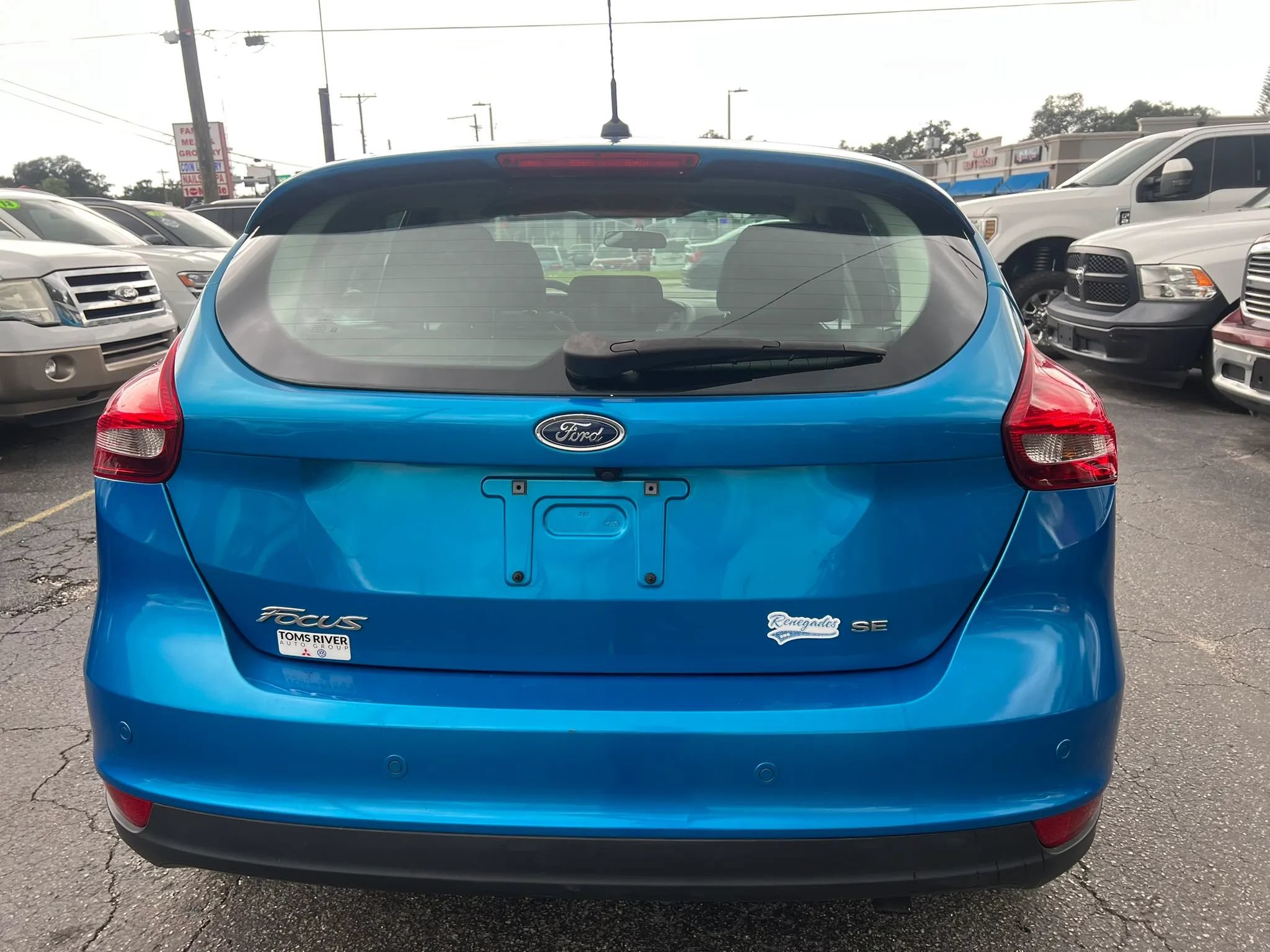 Used 2016 Ford Focus SE w/ SE Power Seat Package FWD image 6