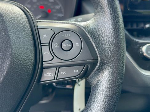 Used 2025 Toyota Corolla LE FWD image 19