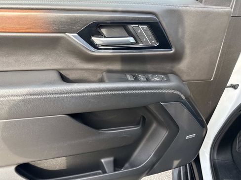 Used 2025 GMC Yukon Denali image 20