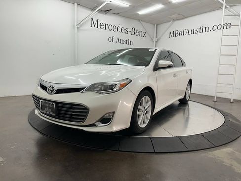 Used 2013 Toyota Avalon XLE FWD image 3
