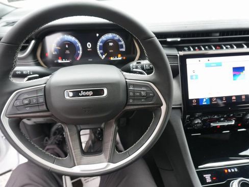 New 2025 Jeep Grand Cherokee L Limited w/ Luxury Tech Group II image 14