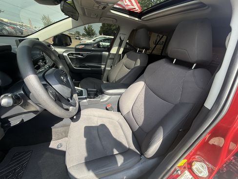 Used 2019 Toyota RAV4 XLE w/ Convenience Package AWD/4WD image 9