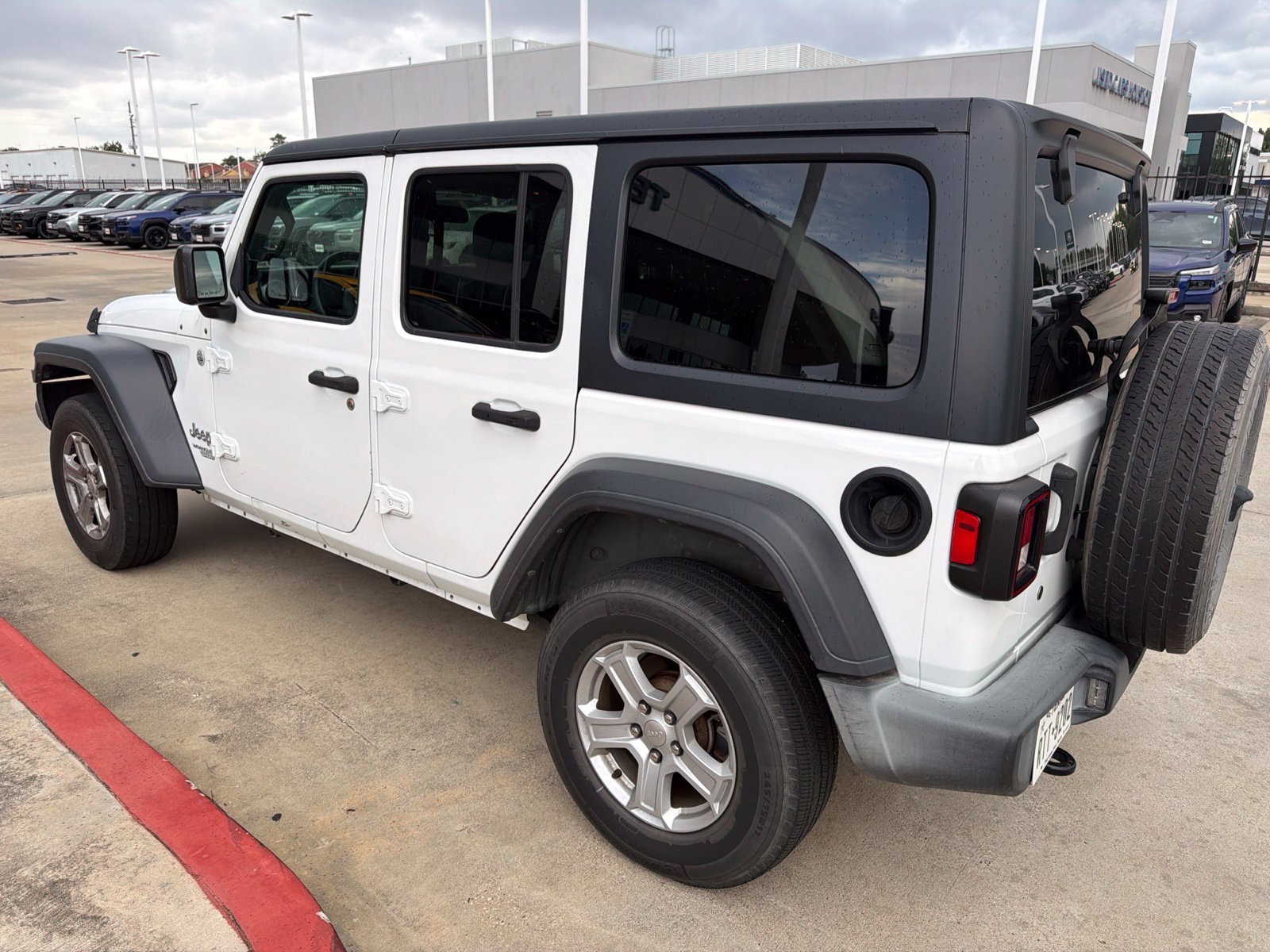 Used 2019 Jeep Wrangler Unlimited Sport S AWD/4WD image 3