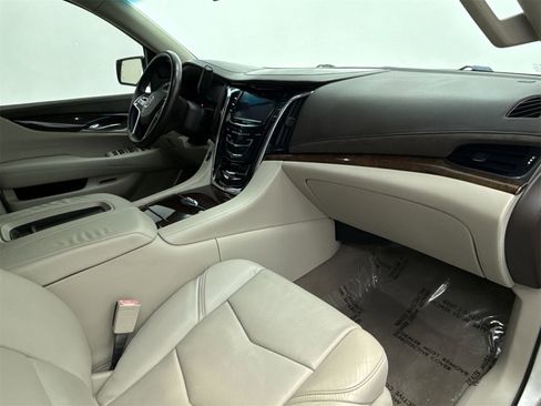 Used 2015 Cadillac Escalade Premium image 16