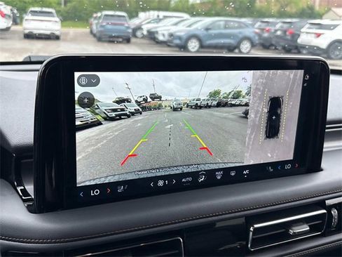 Certified 2025 Lincoln Aviator AWD image 33