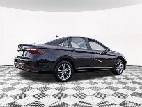 Used 2024 Volkswagen Jetta SE FWD image 9