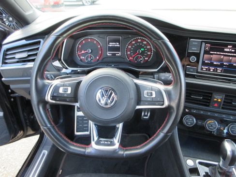 Used 2019 Volkswagen Jetta GLI image 40