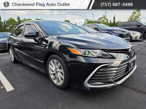 Used 2021 Toyota Camry LE FWD image 3