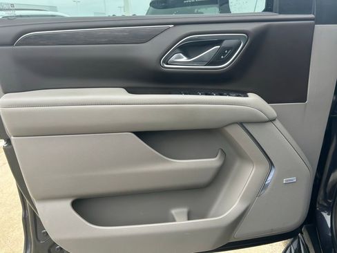 Used 2024 Chevrolet Tahoe LT w/ Luxury Package image 3