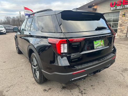 Used 2025 Ford Explorer ST-Line w/ Premium Package image 7