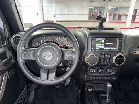 Used 2016 Jeep Wrangler Unlimited Sahara image 16