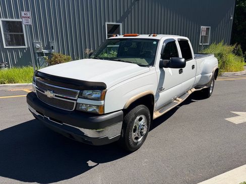 Used 2005 Chevrolet Silverado 3500 LT w/ Heavy-Duty Power Package RWD image 2