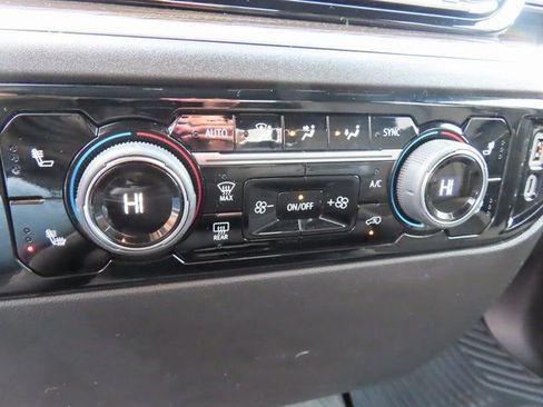 Used 2025 Chevrolet Silverado 1500 LT AWD/4WD image 28