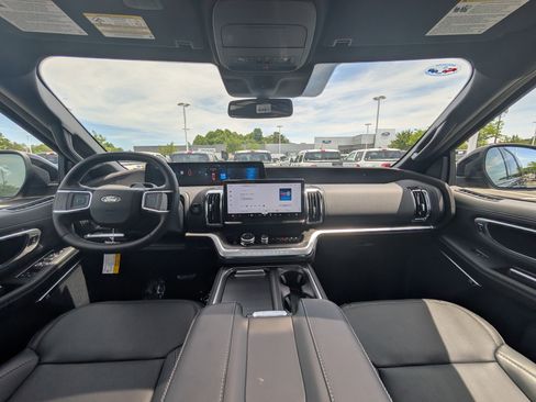 New 2026 Ford Expedition Platinum w/ Stealth Appearance Package AWD/4WD image 18