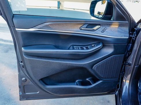 Certified 2023 Jeep Grand Cherokee L Limited image 23